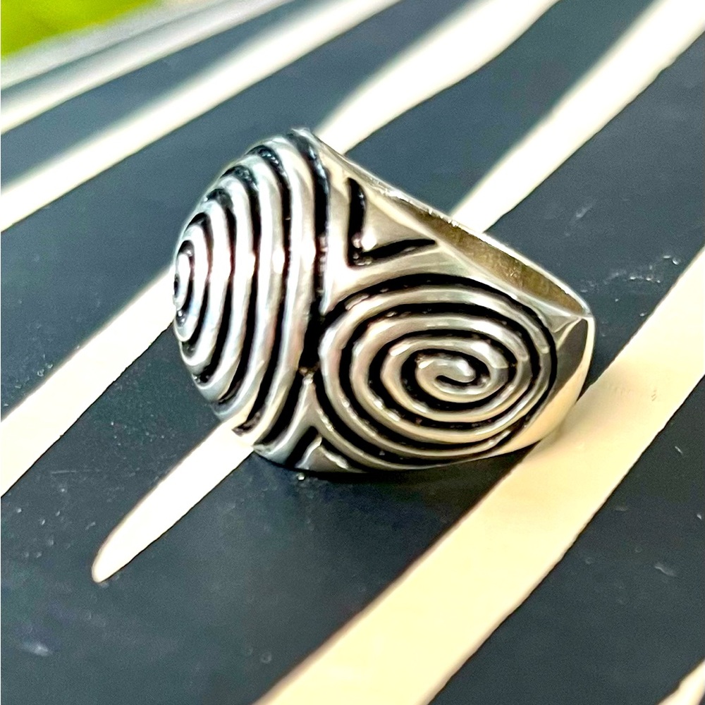 Beautiful VINTAGE sterling silver ring by designer Caroline BALLOU